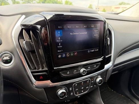 Used 2020 Chevrolet Traverse LT w/ LT Premium Package AWD/4WD image 17