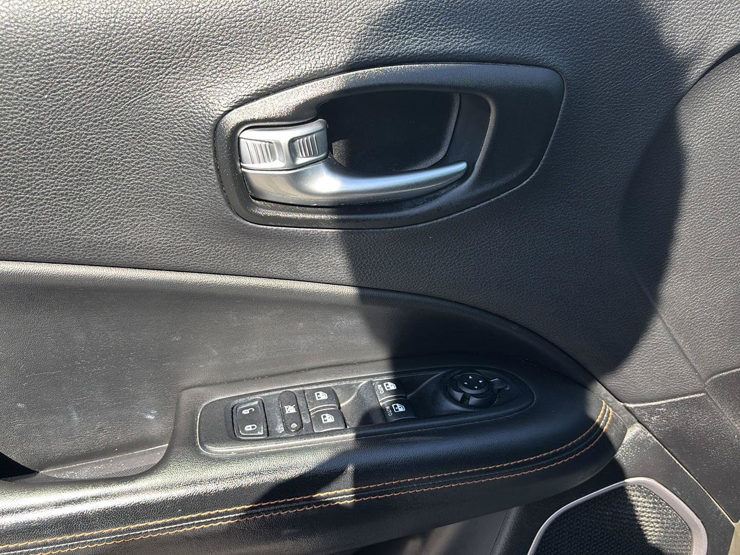 Used 2018 Jeep Compass Limited AWD/4WD image 16