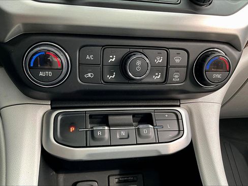 Used 2022 GMC Acadia SLT w/ Technology Package image 33