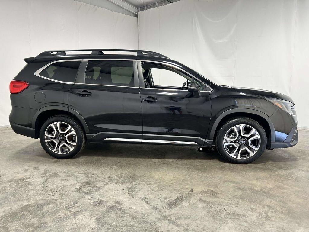 Used 2023 Subaru Ascent Limited AWD/4WD image 2
