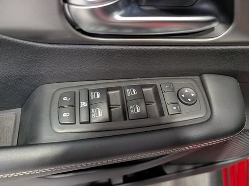 Used 2025 Chrysler Pacifica Select FWD image 14