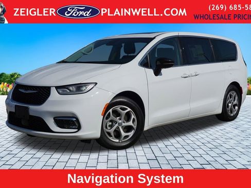 Used 2024 Chrysler Pacifica Limited FWD image 1