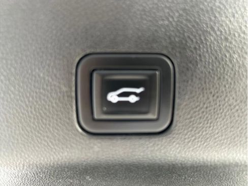 Used 2023 Chevrolet Suburban RST w/ Luxury Package image 32