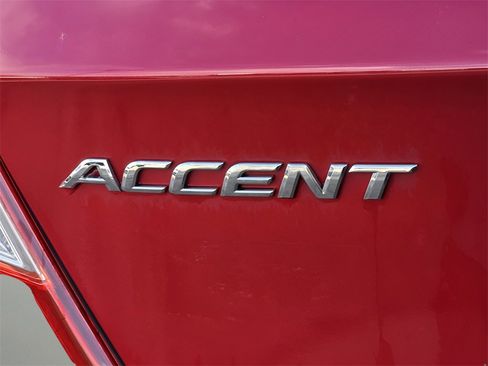 Used 2013 Hyundai Accent SE image 12