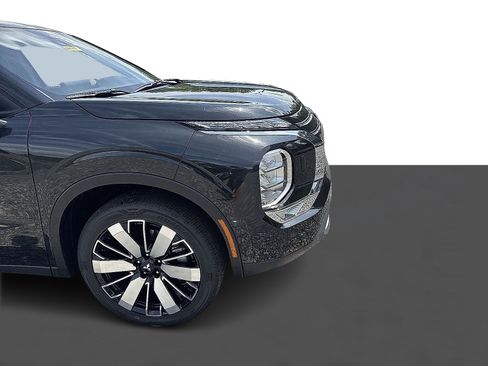 New 2025 Mitsubishi Outlander SE image 2