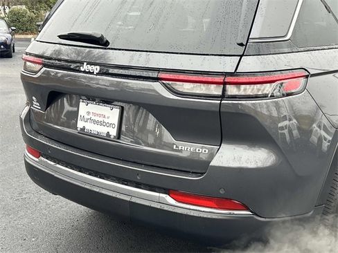 Used 2024 Jeep Grand Cherokee Laredo X image 11