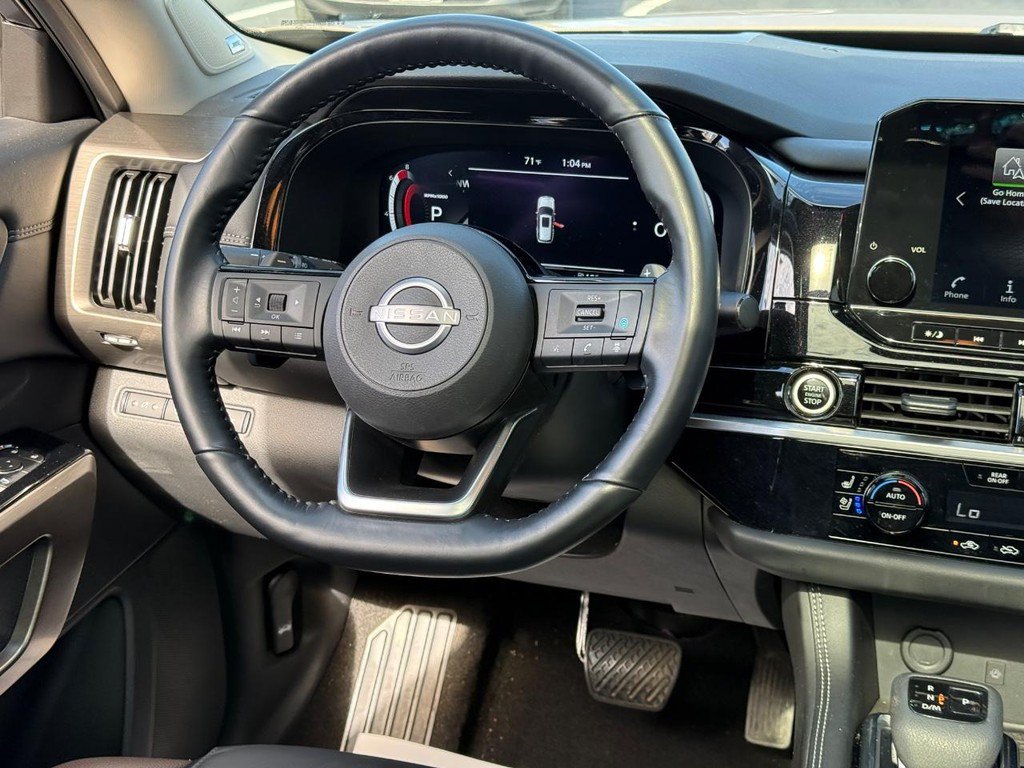 Used 2024 Nissan Pathfinder Platinum w/ Lighting Package (N93) AWD/4WD image 14