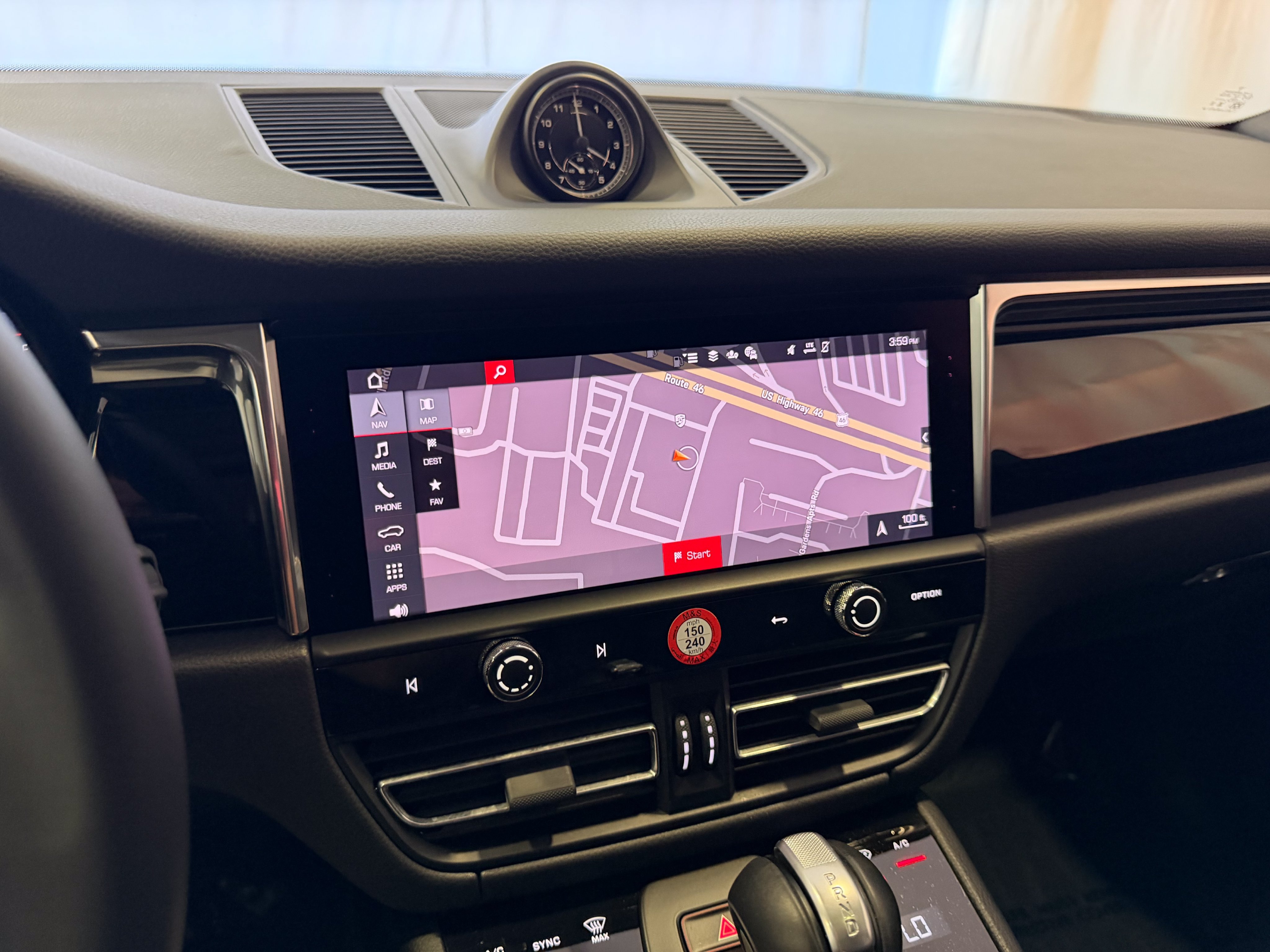 Certified 2026 Porsche Macan AWD/4WD image 23