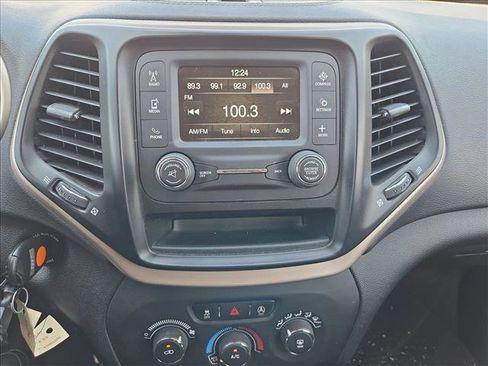 Used 2017 Jeep Cherokee Sport image 12