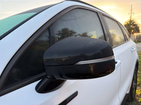 Used 2023 Kia Sorento S w/ Panoramic Sunroof Package FWD image 6