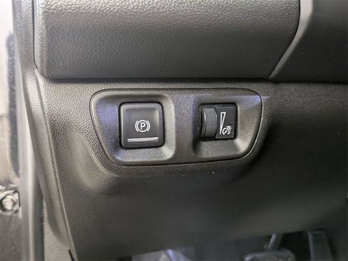 Used 2018 GMC Acadia SLT image 16