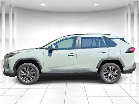 Used 2022 Toyota RAV4 XLE Premium AWD/4WD image 6
