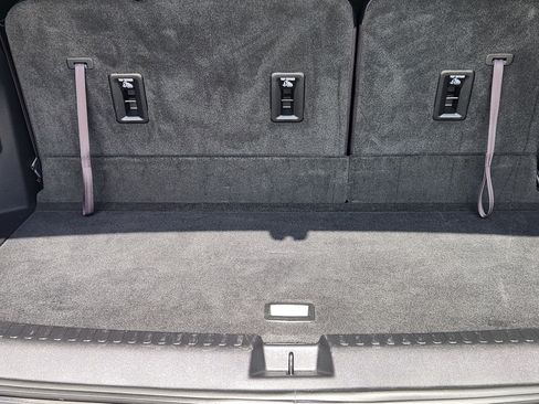 Certified 2025 Chevrolet Traverse LT FWD image 33