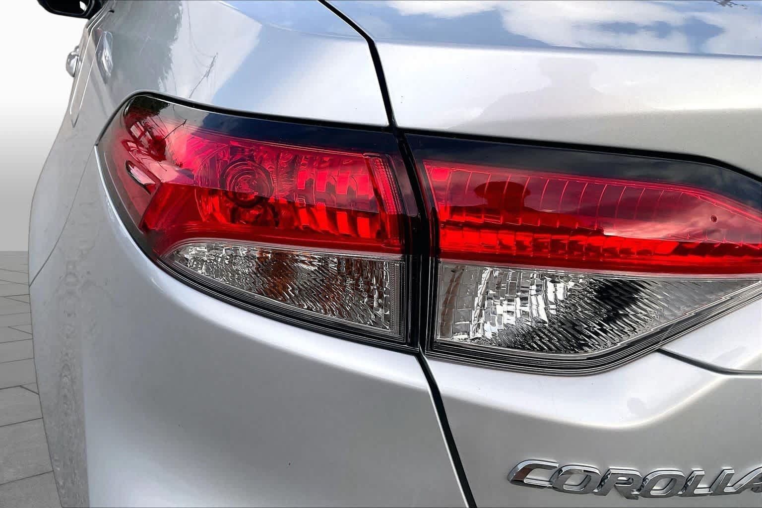 Used 2025 Toyota Corolla LE FWD image 28