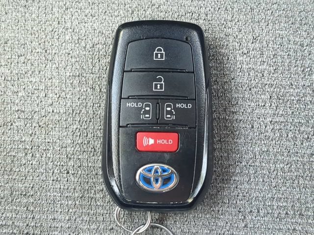 Used 2025 Toyota Sienna LE FWD image 34