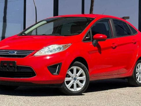 Used 2012 Ford Fiesta SE FWD image 2