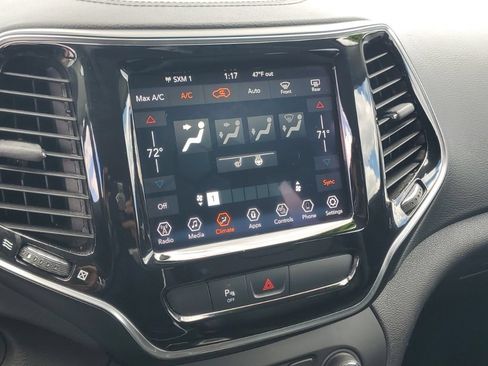 Used 2019 Jeep Cherokee Limited FWD image 20