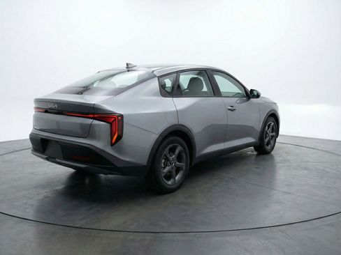 Used 2025 Kia K4 LXS image 9