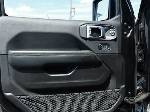 Used 2025 Jeep Wrangler Unlimited Sahara AWD/4WD image 21