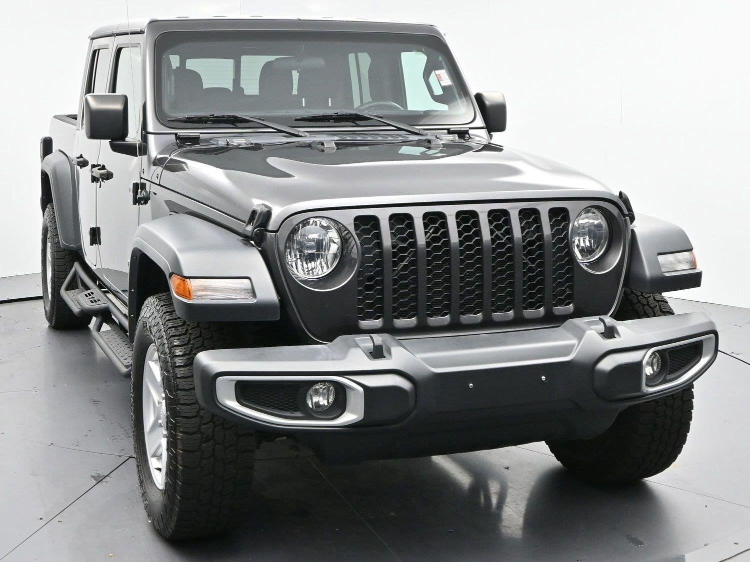 Used 2023 Jeep Gladiator Sport AWD/4WD image 2