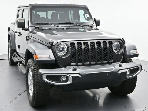 Used 2023 Jeep Gladiator Sport AWD/4WD image 2