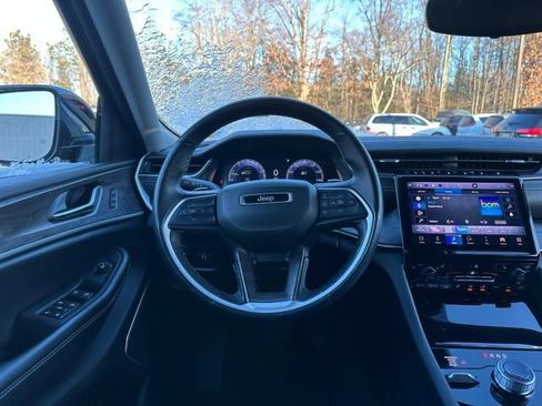 Used 2022 Jeep Grand Cherokee L Limited image 18