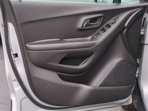 Certified 2022 Chevrolet Trax LT w/ Sport Edition image 21