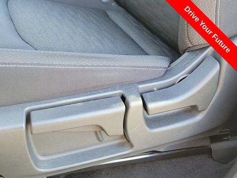 Used 2025 Nissan Pathfinder S FWD image 19