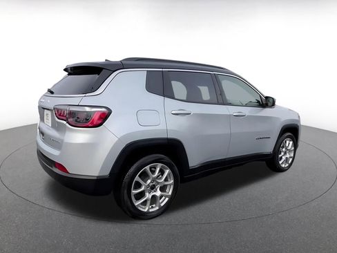 Used 2025 Jeep Compass Limited image 14