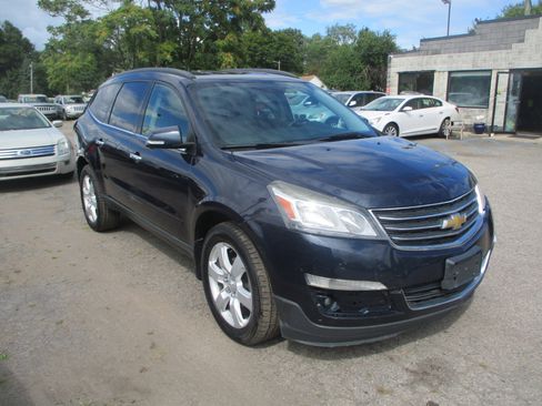 Used 2016 Chevrolet Traverse LT w/ Style and Technology Package image 1