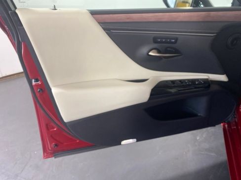 Used 2025 Lexus ES 350 w/ Premium Package FWD image 24