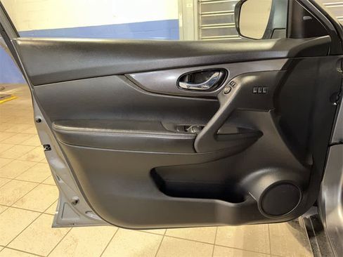 Used 2019 Nissan Rogue SV w/ Sun & Sound Touring Package image 30