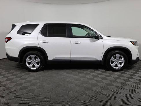 Used 2023 Honda Pilot LX image 4