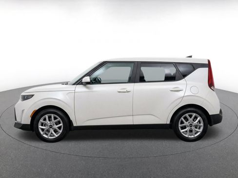 Used 2025 Kia Soul LX w/ LX Technology Package FWD image 4
