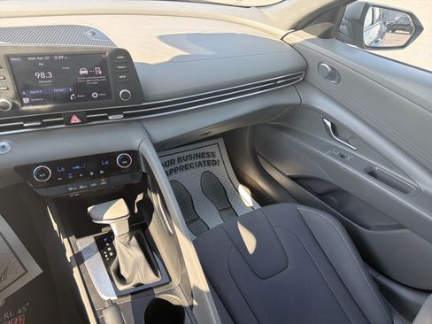 Used 2023 Hyundai Elantra SEL FWD image 22