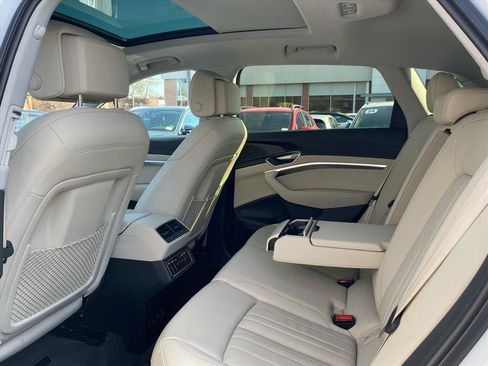 Used 2022 Audi e-tron Premium w/ Convenience Plus Package image 19