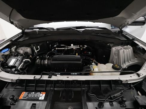 Used 2023 Ford Explorer XLT w/ Equipment Group 202A image 3