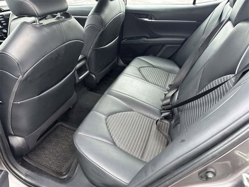 Used 2020 Toyota Camry SE image 10