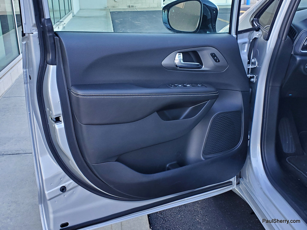 New 2026 Chrysler Pacifica Select w/ S Appearance Package FWD image 21