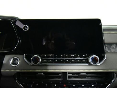 Used 2024 Chevrolet Colorado ZR2 w/ ZR2 Convenience Package III image 4