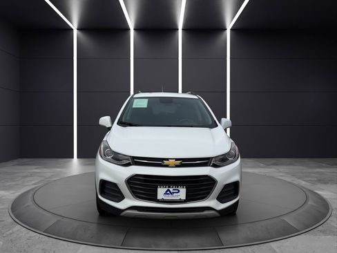 Used 2022 Chevrolet Trax LT w/ Driver Confidence Package image 2
