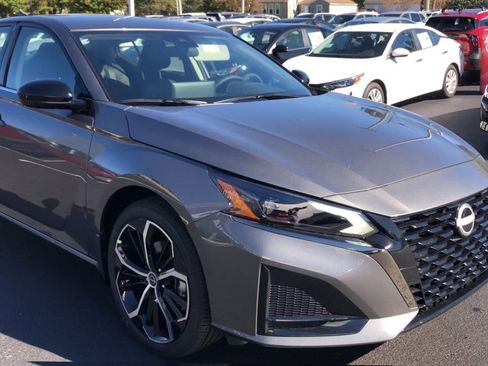 New 2025 Nissan Altima 2.5 SR w/ SR Premium Package image 2