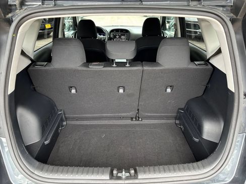 Used 2025 Kia Soul LX w/ LX Technology Package FWD image 29