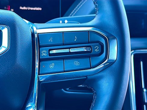 Used 2025 GMC Yukon XL Elevation image 29