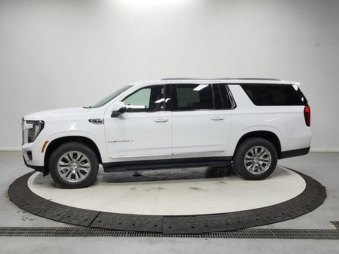 Used 2025 GMC Yukon XL Denali AWD/4WD image 4