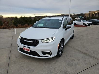 New 2026 Chrysler Pacifica Pinnacle