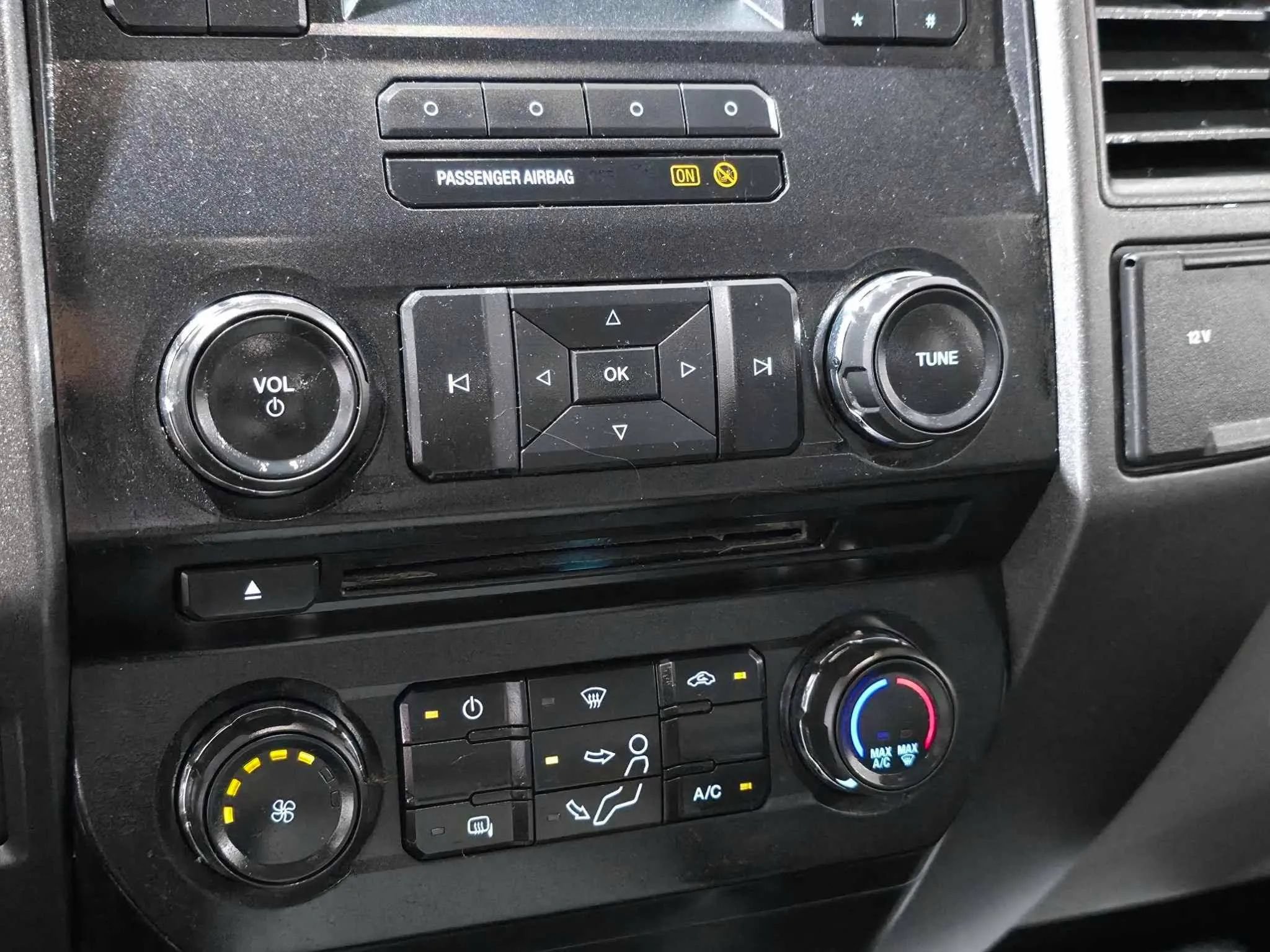 Used 2017 Ford F250 XL w/ Power Equipment Group AWD/4WD image 25