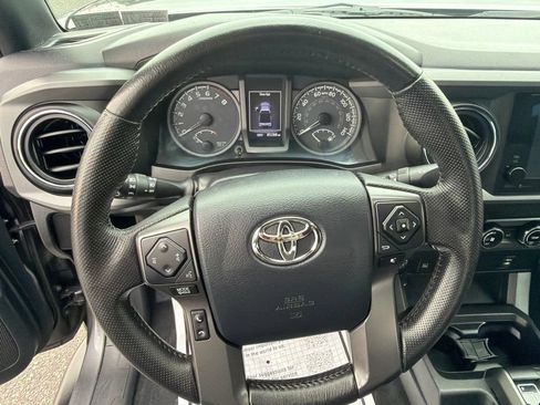 Used 2016 Toyota Tacoma TRD Sport w/ Towing Package AWD/4WD image 17