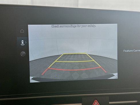 Used 2025 Hyundai Elantra SEL image 23