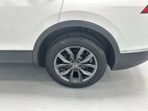 Used 2023 Volkswagen Tiguan SE AWD/4WD image 17